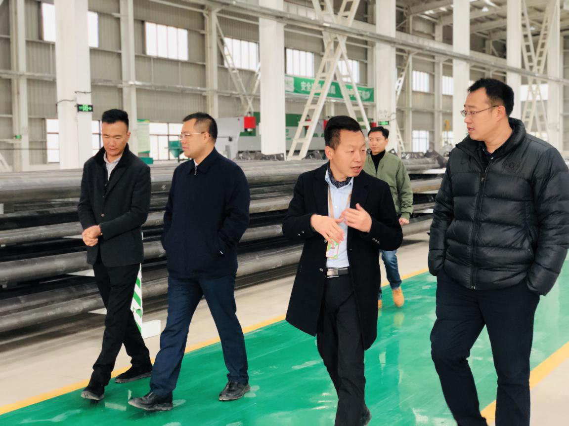 中國航天建設(shè)集團有限公司航天建筑設(shè)計研究院有限公司黨委副書記、總裁于飛、曲靖市委常委、 副市長谷超靈一行調(diào)研參觀綠米巴產(chǎn)業(yè)園